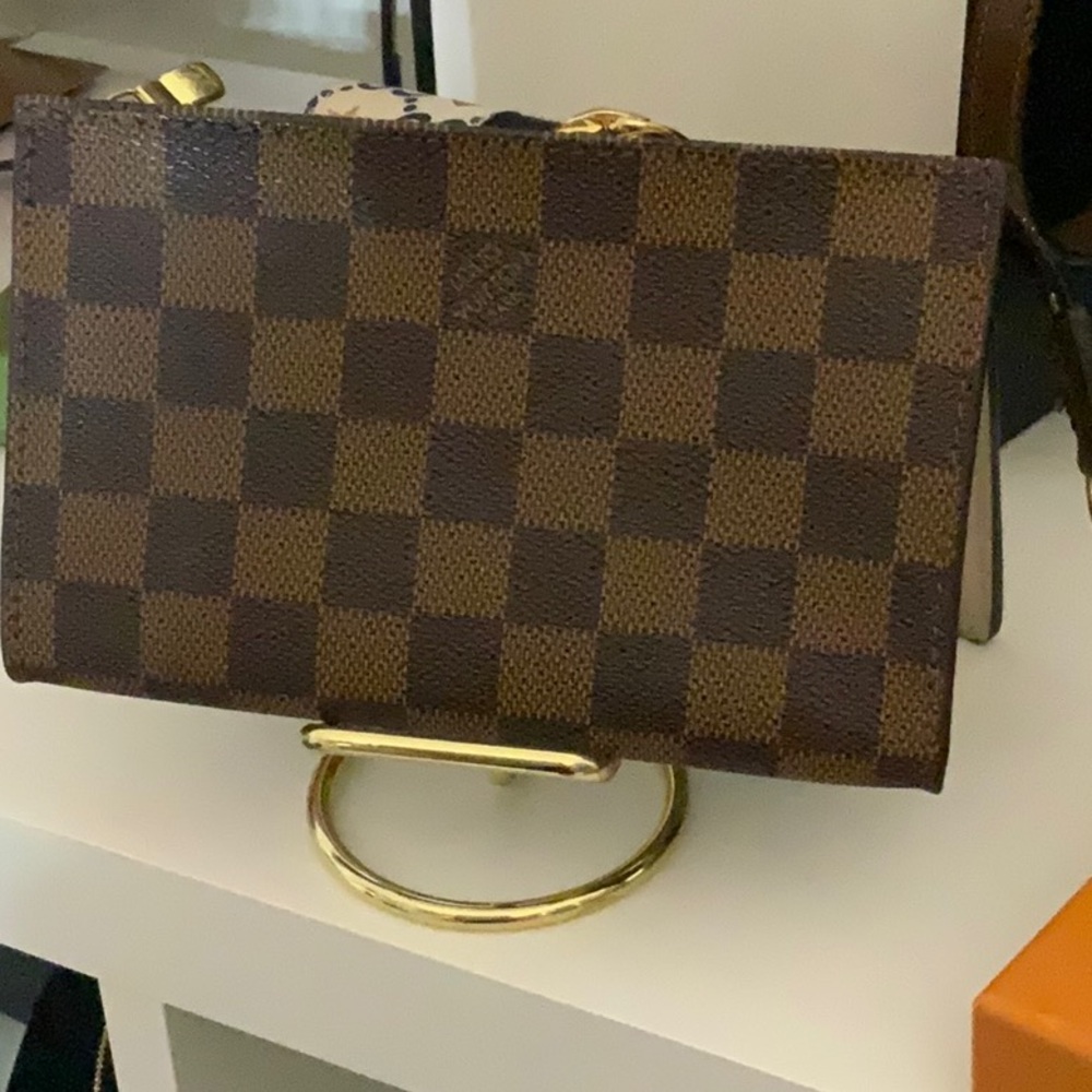 DE POUCH